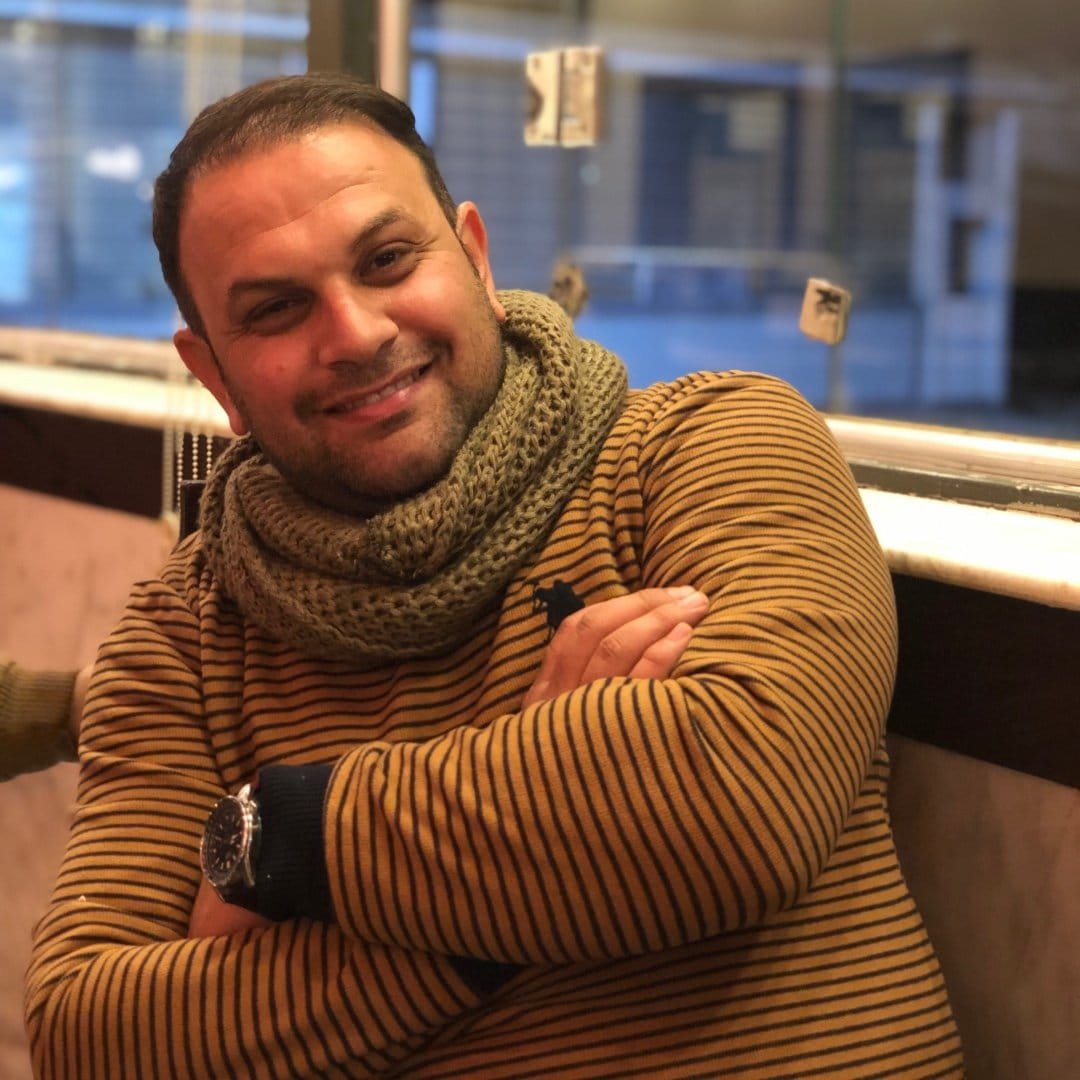 میلاد اکبری